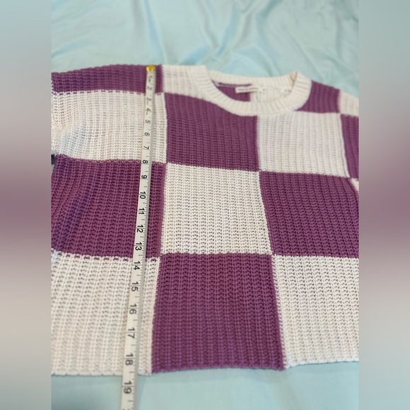 Moon And Madison Sz: M  White & Purple Checkered Long Sleeve Cropped Sweater - Picture 4 of 10